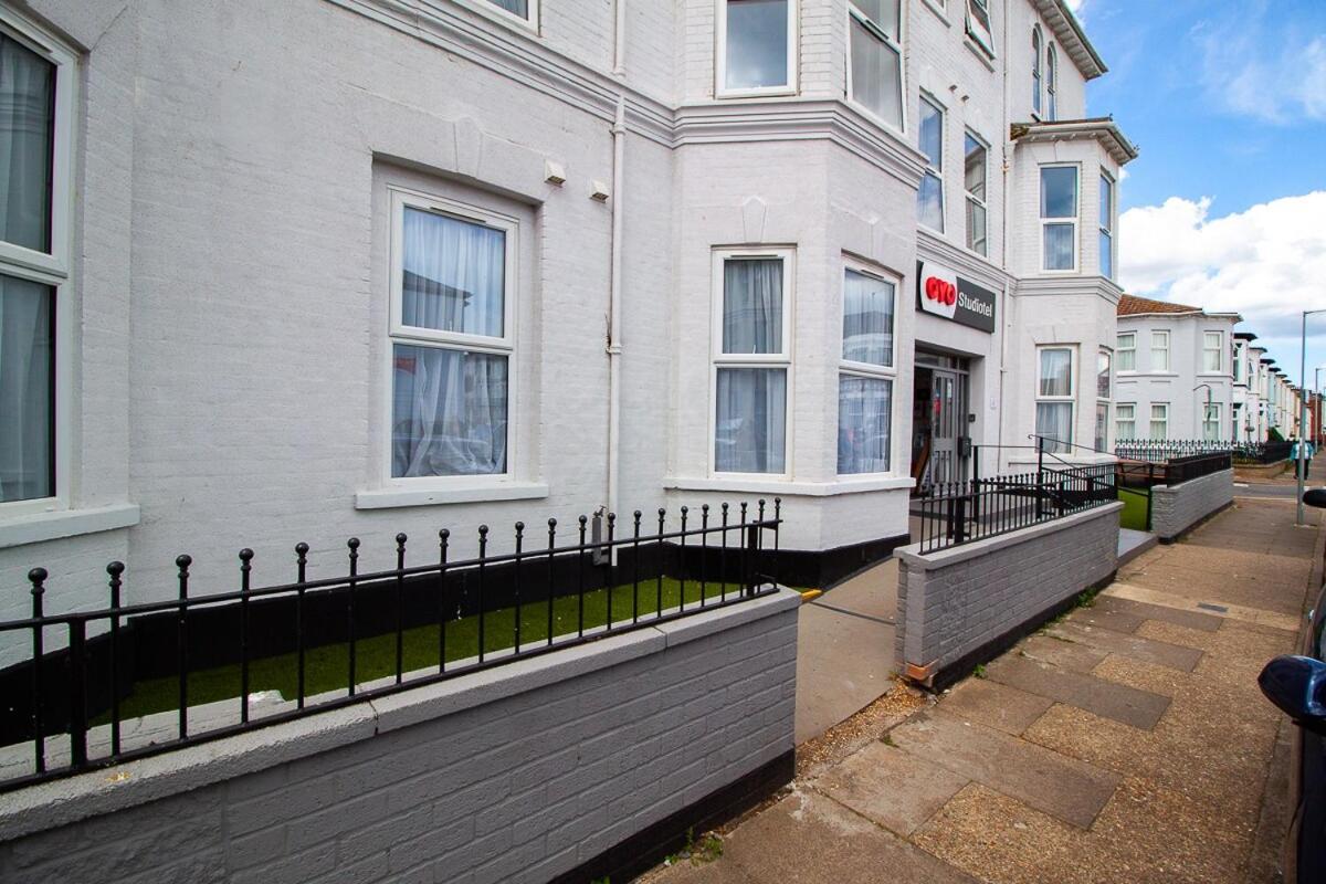 Oyo Studiotel Gy - Modern Hotel Apartments Great Yarmouth Eksteriør billede