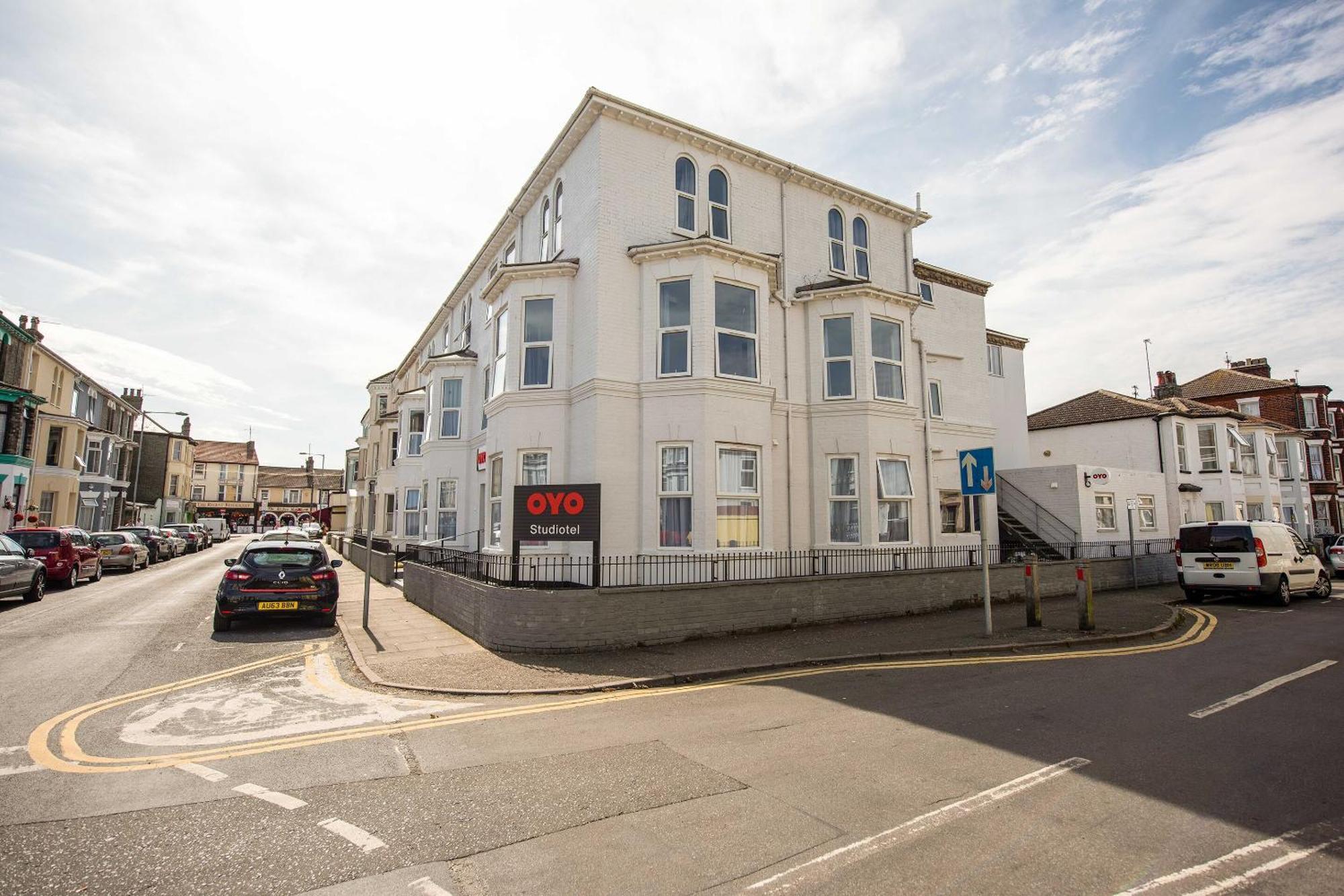 Oyo Studiotel Gy - Modern Hotel Apartments Great Yarmouth Eksteriør billede